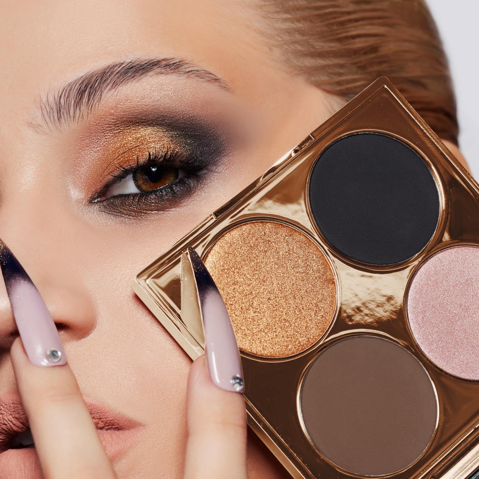 Chic Glam Women Eyeshadow Palette